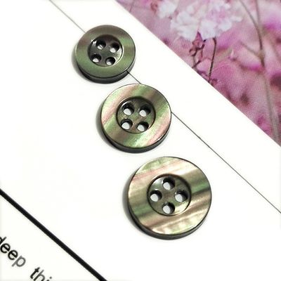 โรงงานขายตรง 4 หลุมกลม ปลาสติกปุ่ม Custom ตราสัญลักษณ์ปุ่มเรซินสําหรับเสื้อผ้าเสื้อ