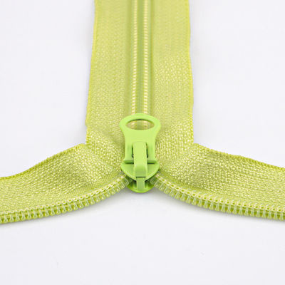 ผู้ผลิตซิปไนลอน Wholesale Rolls 3# 5# 8# 10#ซิปไนลอนโค้ลซิปสําหรับเสื้อผ้า